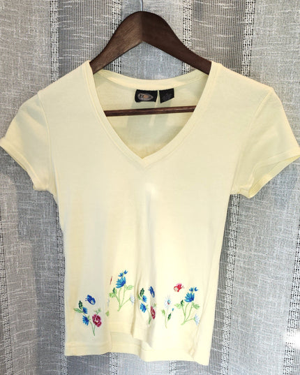 Rue 21 Yellow Form Fitting Embroidered V-Neck T-Shirt