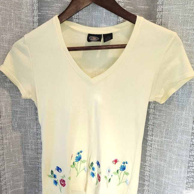 Rue 21 Yellow Form Fitting Embroidered V-Neck T-Shirt
