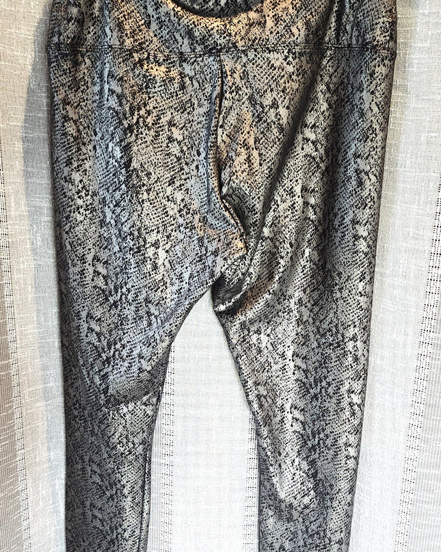 Simply Vera Snake Print High Rise Leggings