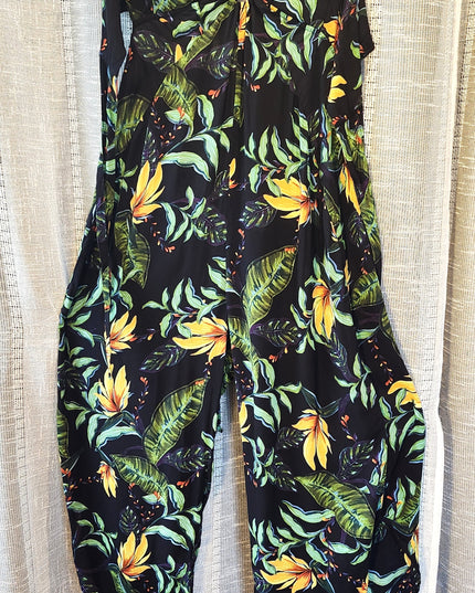 NWOT Olivaceous Bohemian Boutique Tropical Floral Halter keyhole Jumpsuit