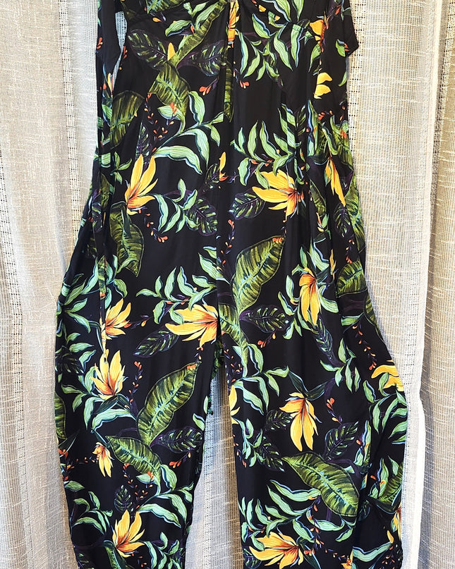 NWOT Olivaceous Bohemian Boutique Tropical Floral Halter keyhole Jumpsuit