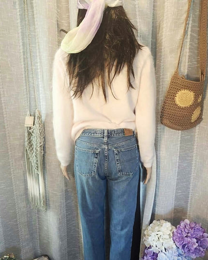 Vintage EUC Tommy Hilfiger High-Rise Mom Jeans with Straight Leg - Medium Wash - Size 28