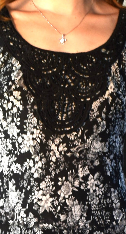 Classic Vintage Jessica Howard Sleeveless Floral Chiffon Midi Dress with Crochet Neckline