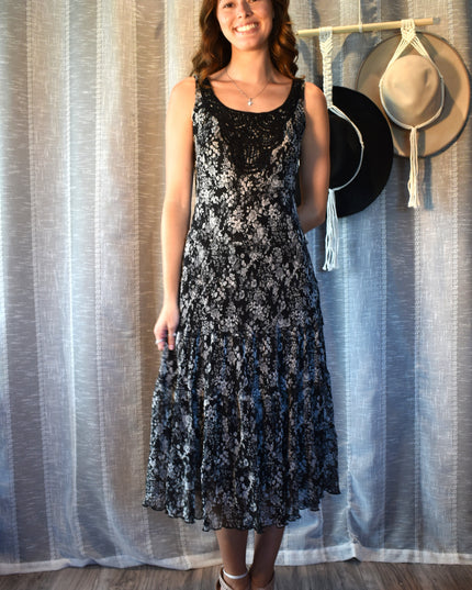 Classic Vintage Jessica Howard Sleeveless Floral Chiffon Midi Dress with Crochet Neckline