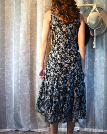 Classic Vintage Jessica Howard Sleeveless Floral Chiffon Midi Dress with Crochet Neckline