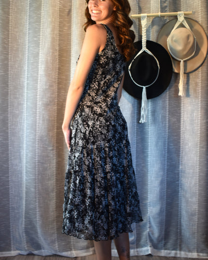 Classic Vintage Jessica Howard Sleeveless Floral Chiffon Midi Dress with Crochet Neckline