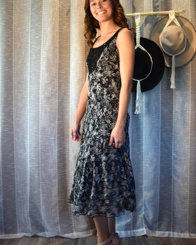 Classic Vintage Jessica Howard Sleeveless Floral Chiffon Midi Dress with Crochet Neckline