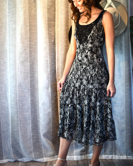 Classic Vintage Jessica Howard Sleeveless Floral Chiffon Midi Dress with Crochet Neckline