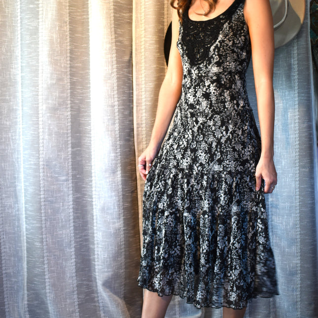 Classic Vintage Jessica Howard Sleeveless Floral Chiffon Midi Dress with Crochet Neckline