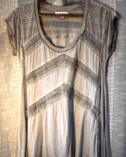 Knox Rose Gray Lace Crochet Short Sleeve Scoop Neck Tunic Top with Shark Bite Hem