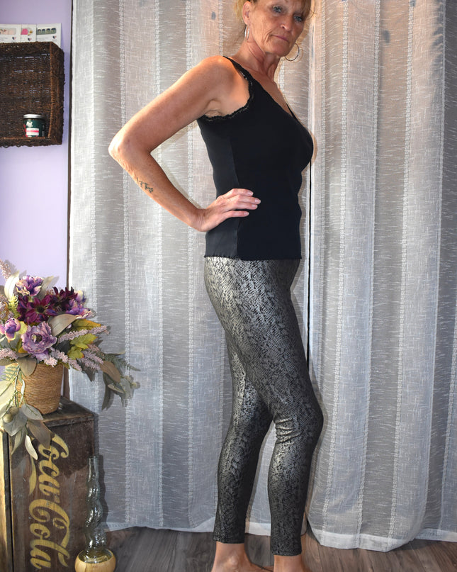 Simply Vera Snake Print High Rise Leggings