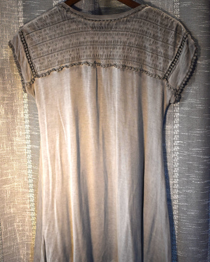Knox Rose Gray Lace Crochet Short Sleeve Scoop Neck Tunic Top with Shark Bite Hem