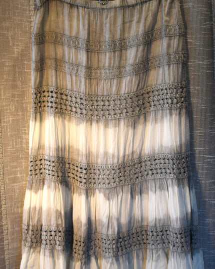 Vintage Y2k Metrowear Boho Tie-Dye Gray & White Crochet Trim Tiered Maxi Skirt