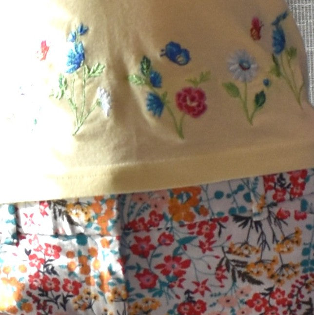 Rue 21 Yellow Form Fitting Embroidered V-Neck T-Shirt